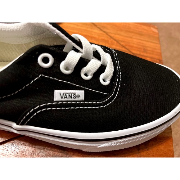 Vans Era Unisex Sneakers Black White Low Top Canvas Shoes Size 5 Women  NWT - Picture 13 of 14
